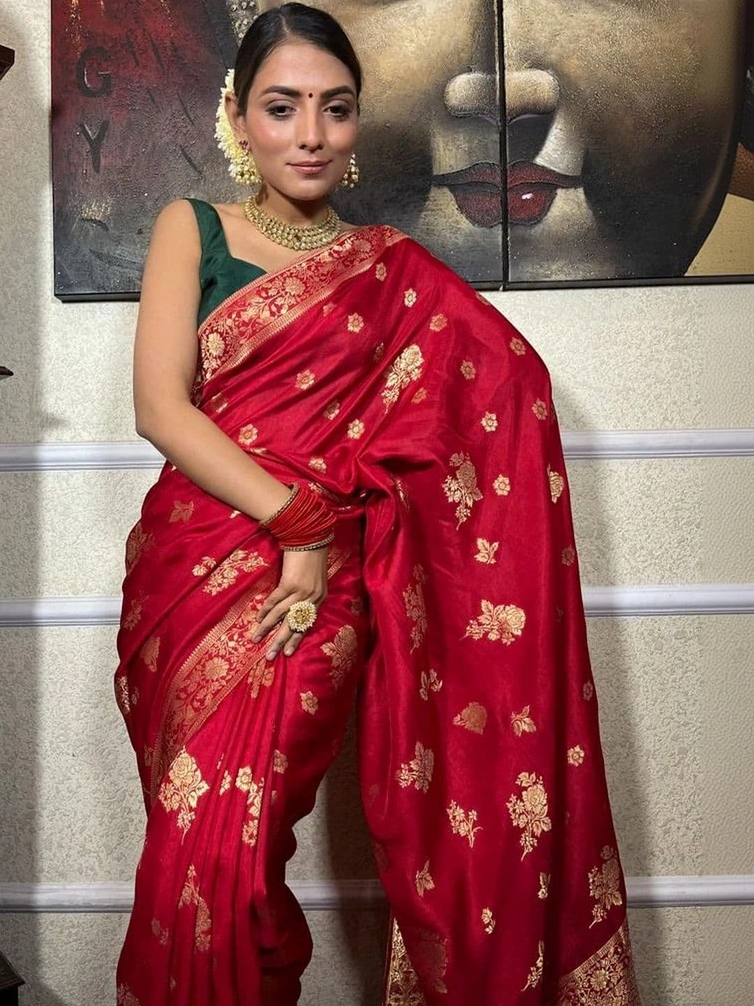 Mitera Floral Zari Silk Blend Banarasi Saree thumbnail 3