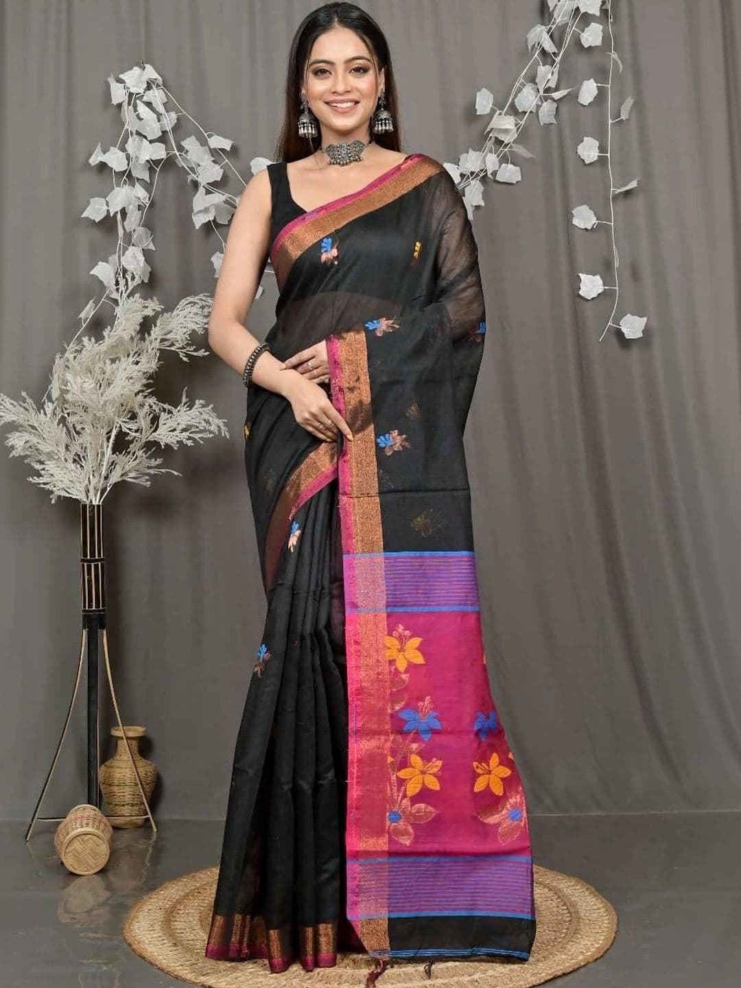 RoyBoni Women Floral Pure Cotton Taant Saree - view 1