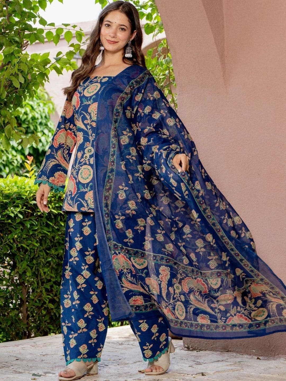 KALINI Women Floral Printed Regular Pure Cotton Kurta with Patiala & With Dupatta thumbnail 3