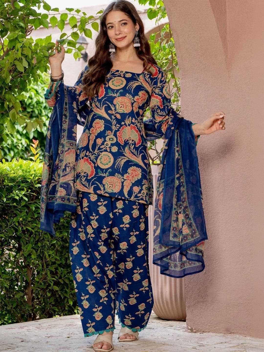 KALINI Women Floral Printed Regular Pure Cotton Kurta with Patiala & With Dupatta thumbnail 6