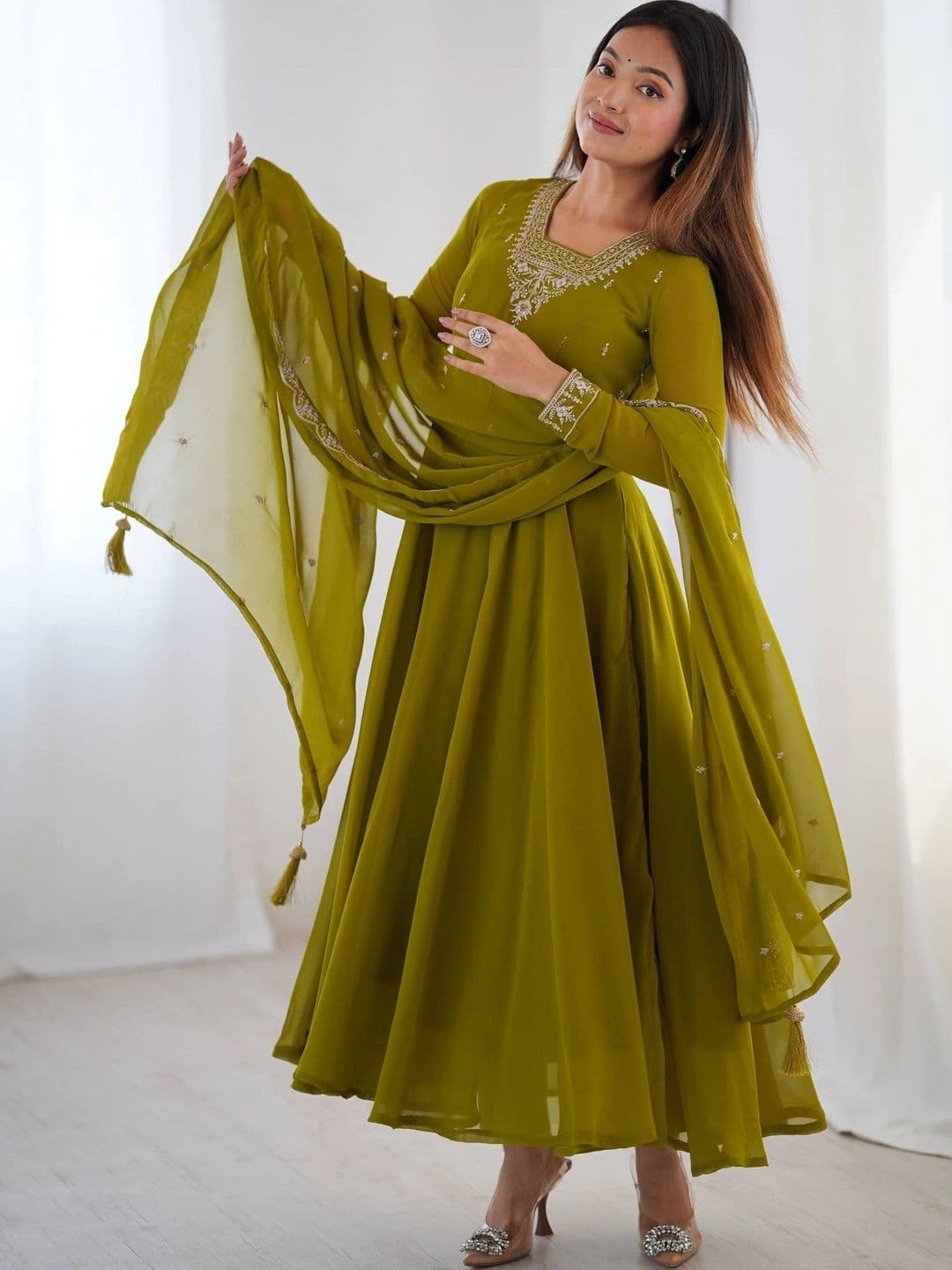 VASTRABELLA Women Ethnic Motifs Embroidered Empire Thread Work Kurta with Trousers & With Dupatta thumbnail 3