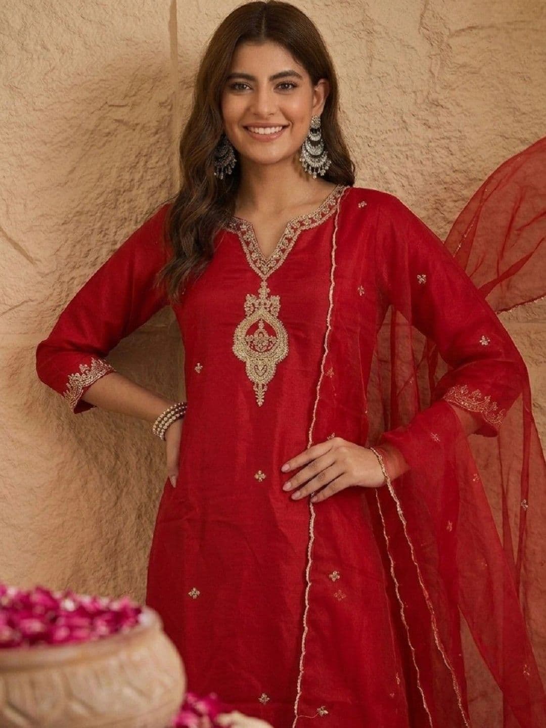 House of Pataudi Women Ethnic Motifs Embroidered Regular Thread Work Pure Silk Kurta with Trousers & With thumbnail 6