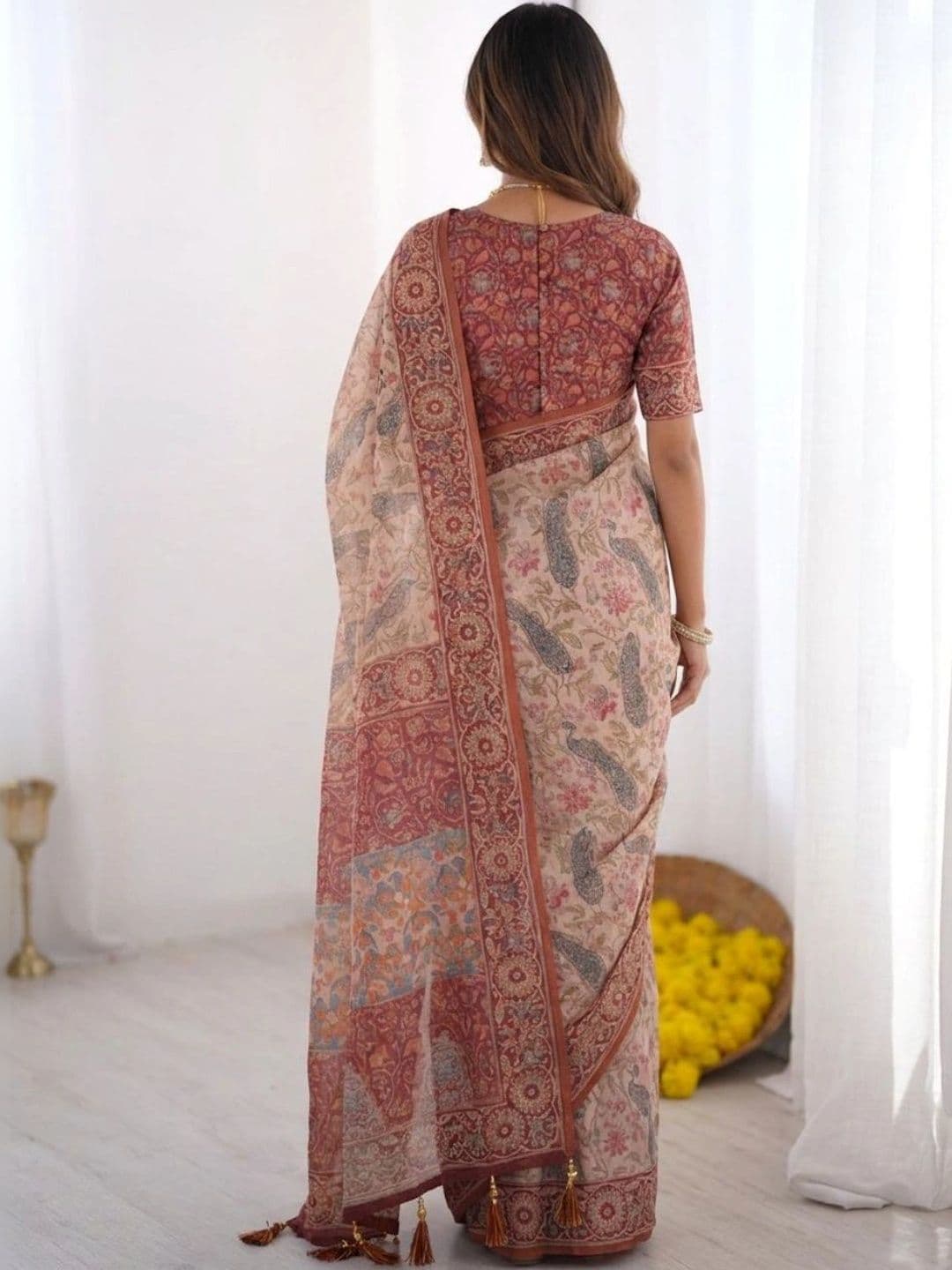 HOUSE OF PRANSHI Floral Linen Blend Jamdani Saree thumbnail 5