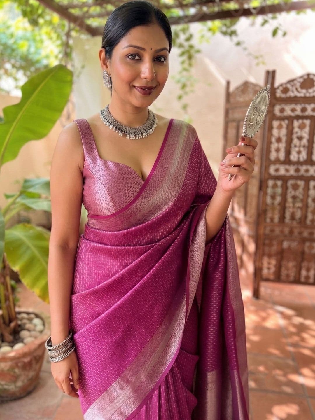 VILLE FASHION Woven Design Zari Art Silk Kanjeevaram Saree thumbnail 3