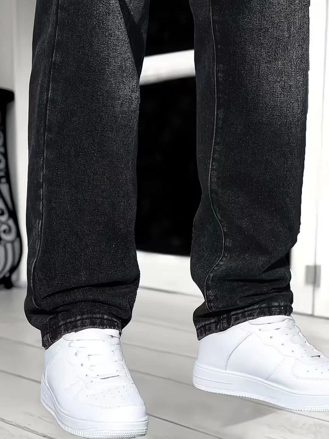 PINKLIT Men Straight Fit Mid-Rise Low Distress Light Fade Jeans thumbnail 4