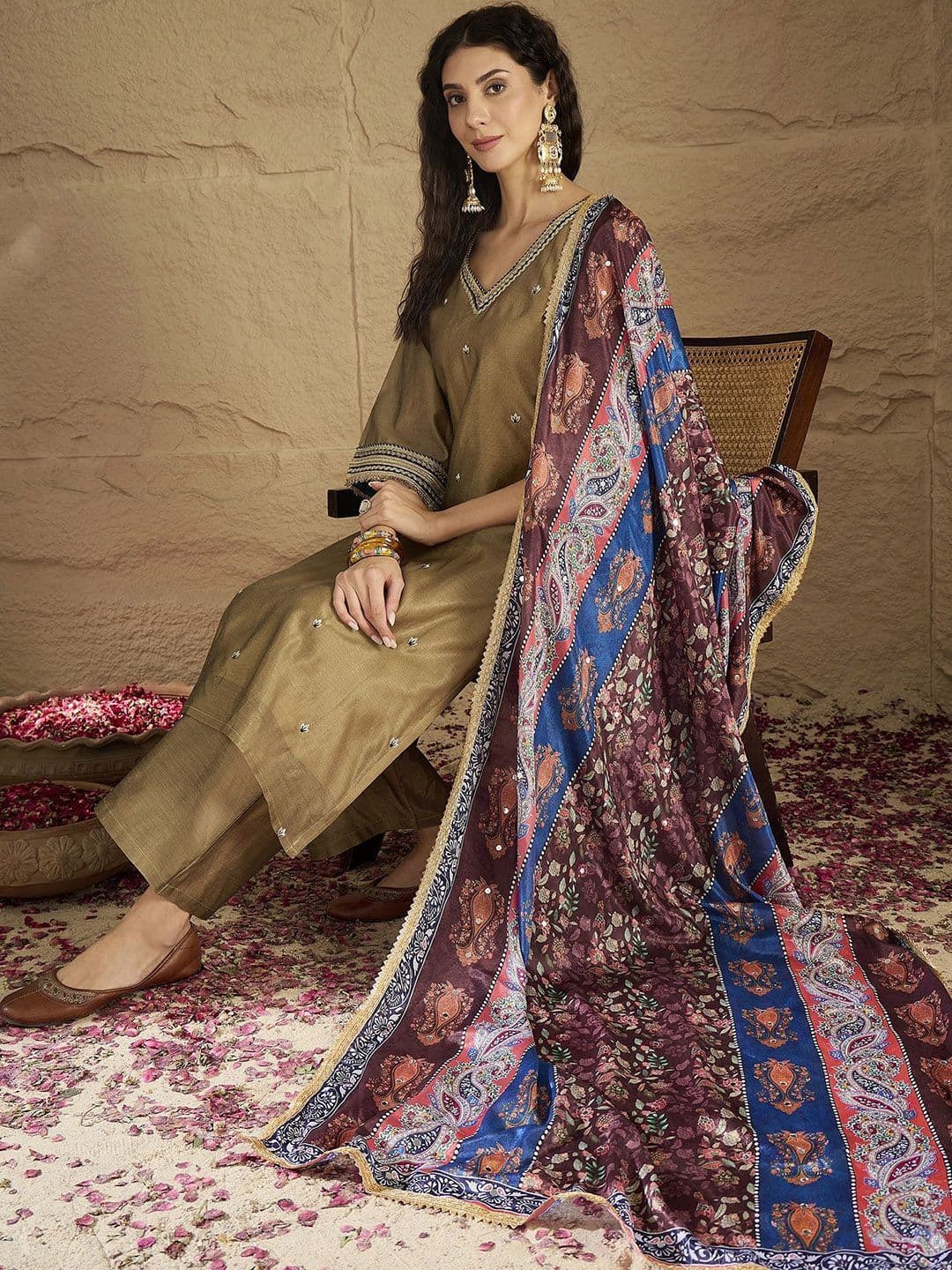Varanga Women Floral Embroidered Kurta with Trousers & Dupatta thumbnail 5
