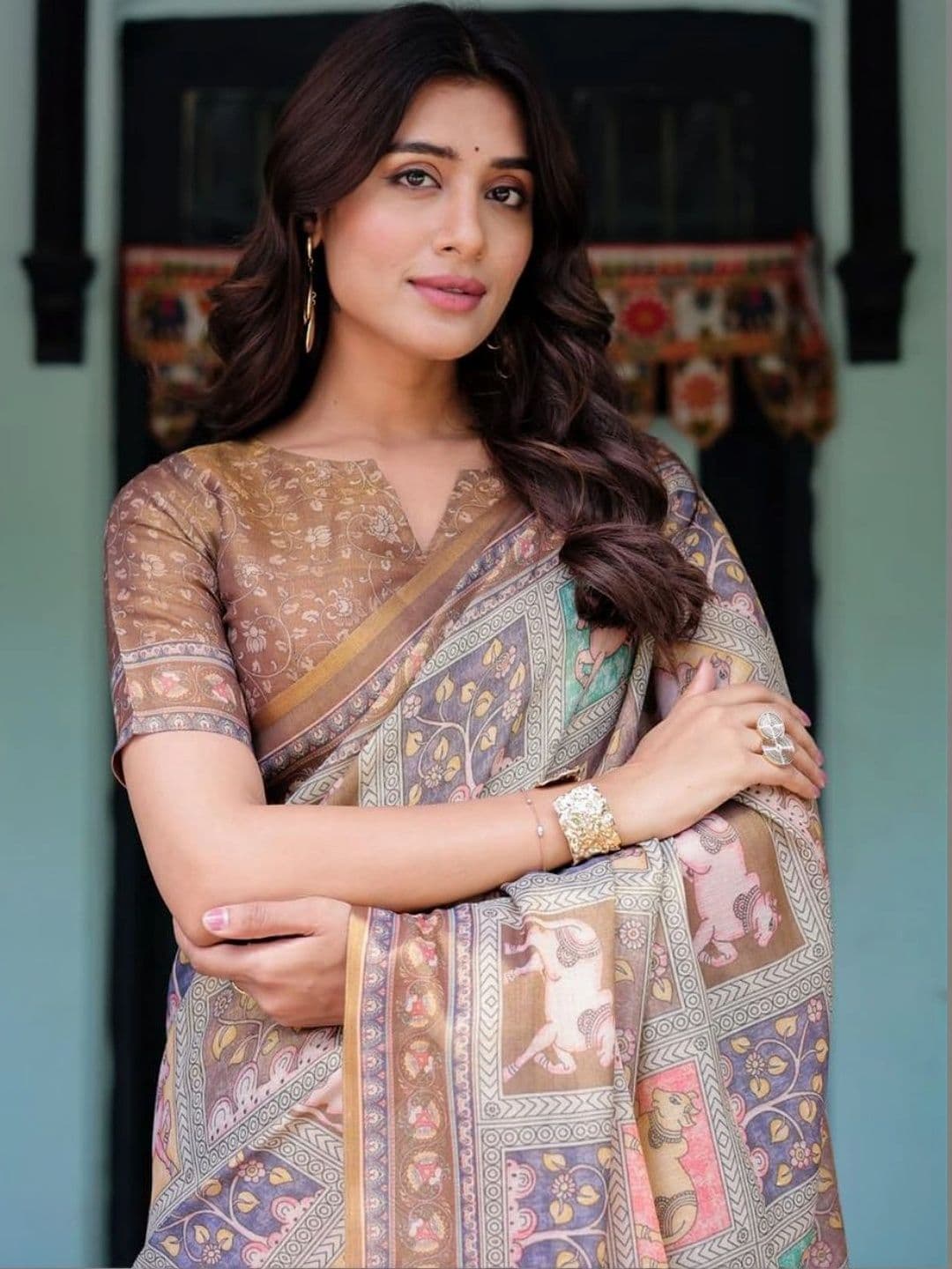 HOUSE OF PRANSHI Floral Linen Blend Jamdani Saree thumbnail 5