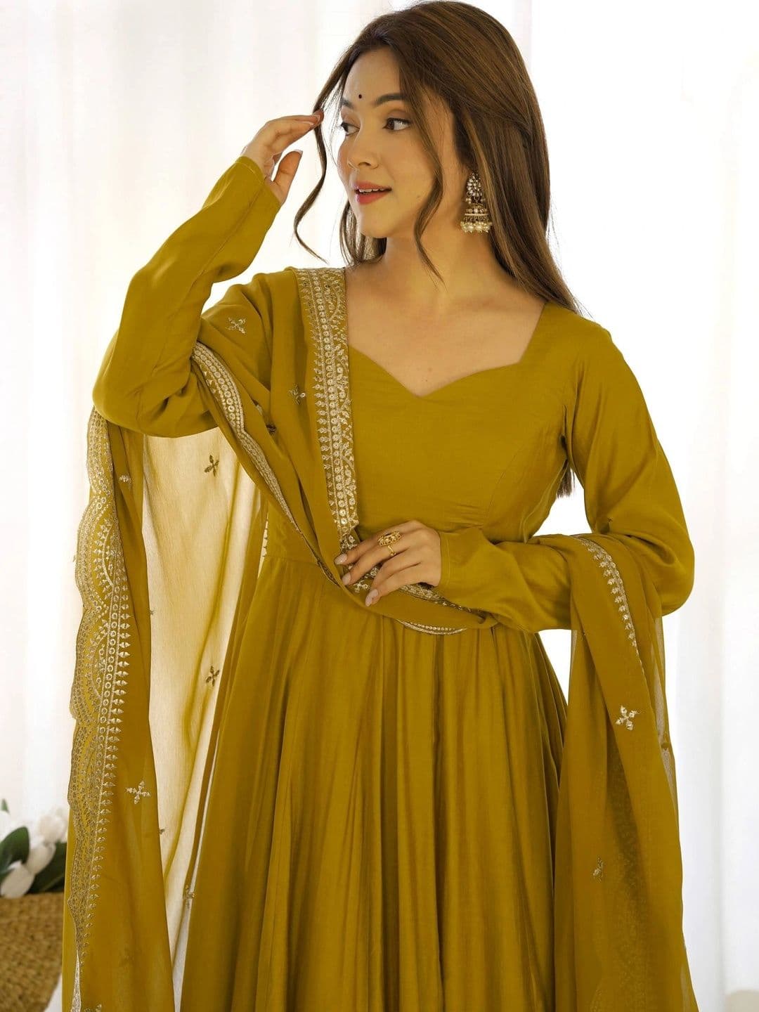 VASTRABELLA Women Regular Sequinned Chanderi Silk Kurta With Dupatta thumbnail 7