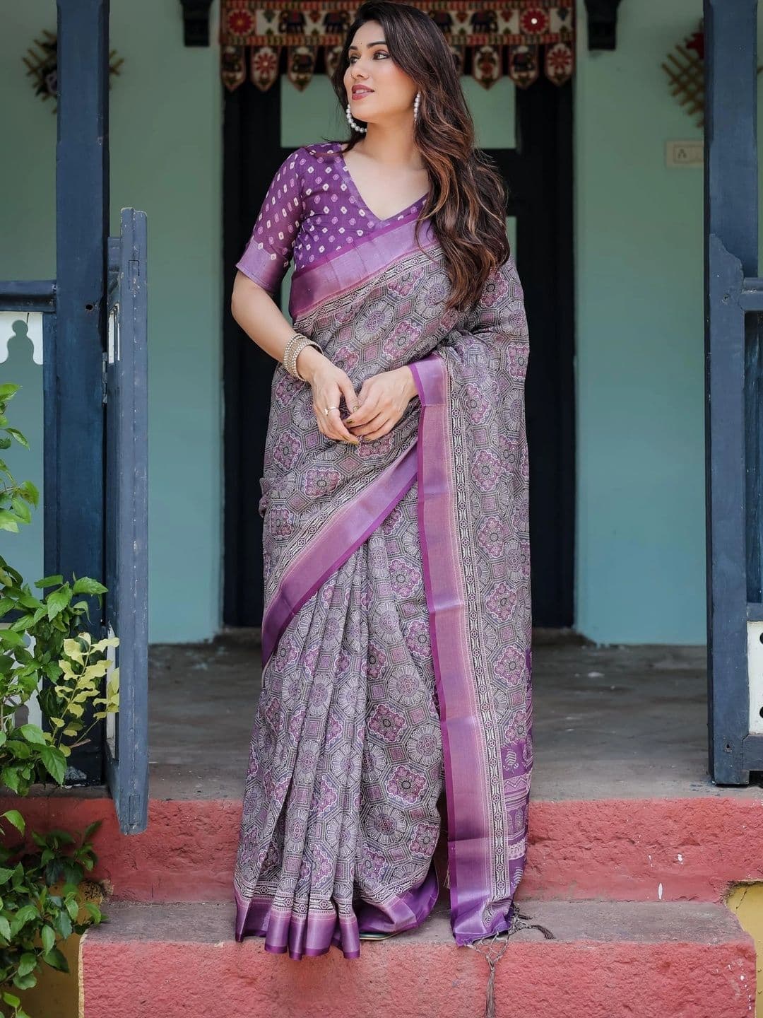 HOUSE OF PRANSHI Batik Linen Blend Jamdani Saree - view 1