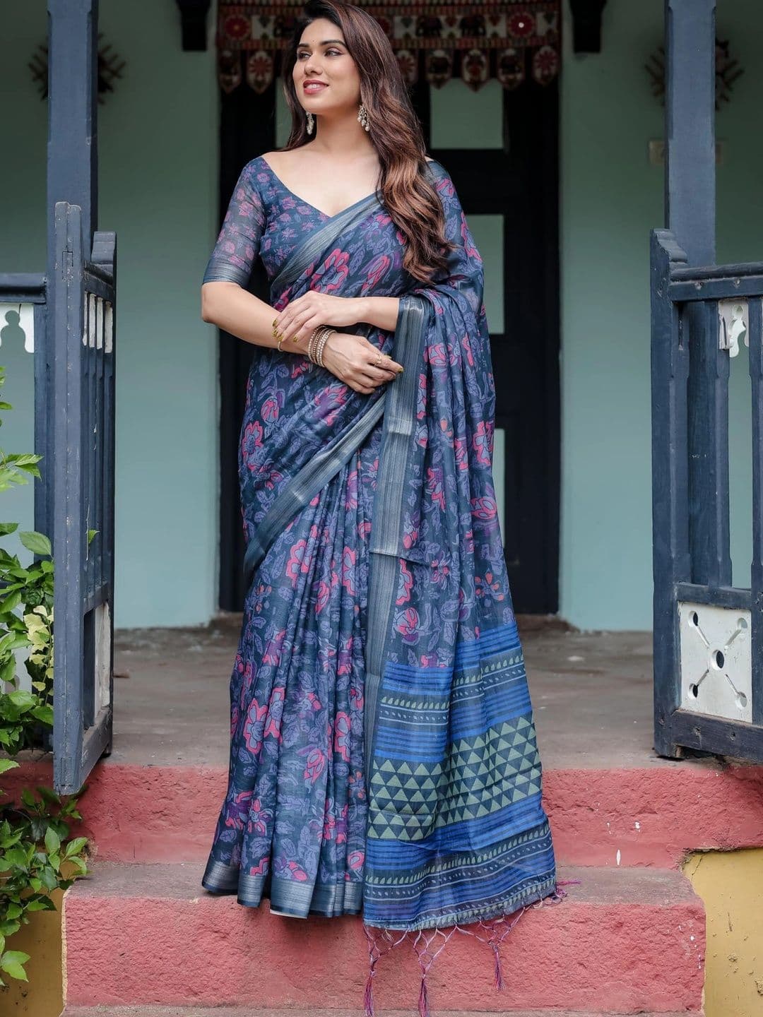 HOUSE OF PRANSHI Floral Linen Blend Jamdani Saree - view 1