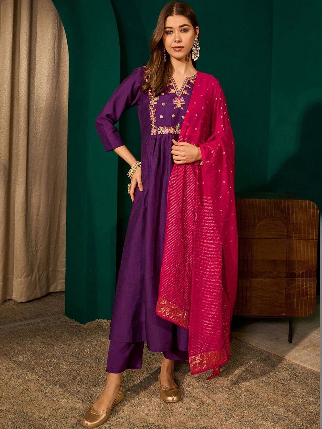 SMITSAREE Women Ethnic Motifs Embroidered Empire Thread Work Kurta with Palazzos & With Dupatta thumbnail 2