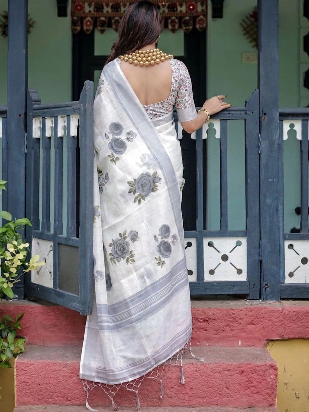 HOUSE OF PRANSHI Floral Linen Blend Jamdani Saree thumbnail 4
