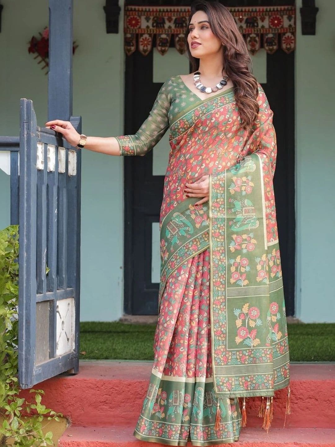 Suha Floral Art Silk Saree thumbnail 5