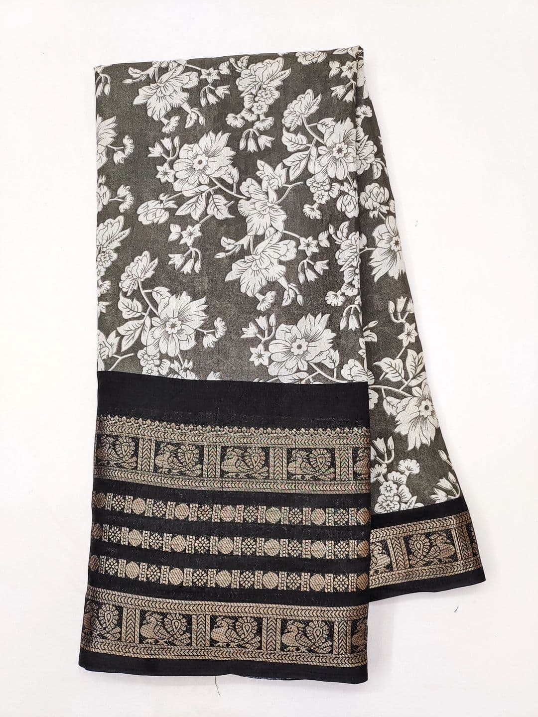 Owee Floral Zari Silk Blend Designer Saree thumbnail 2