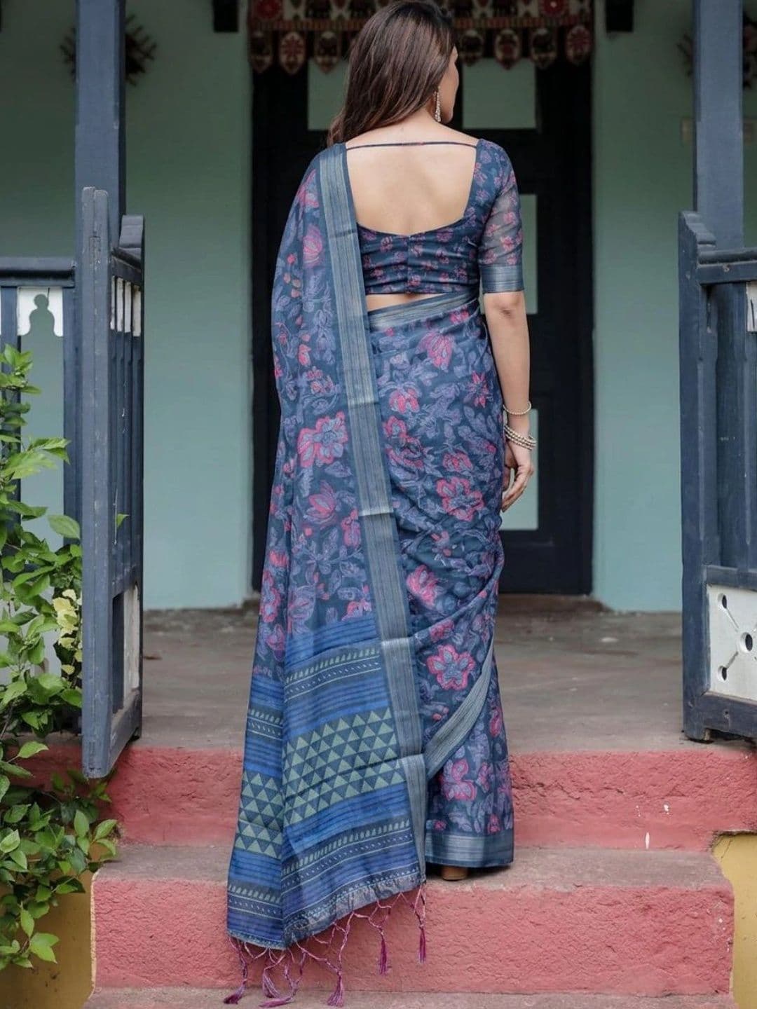 HOUSE OF PRANSHI Floral Linen Blend Jamdani Saree thumbnail 5