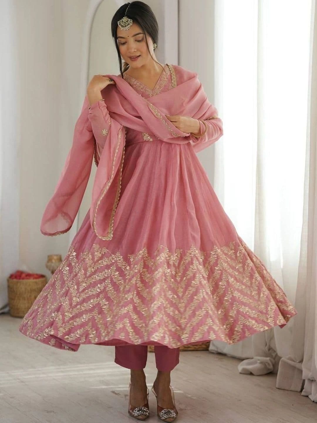 VASTRABELLA Women Empire Gotta Patti Pure Silk Kurta with Trousers & With Dupatta thumbnail 5