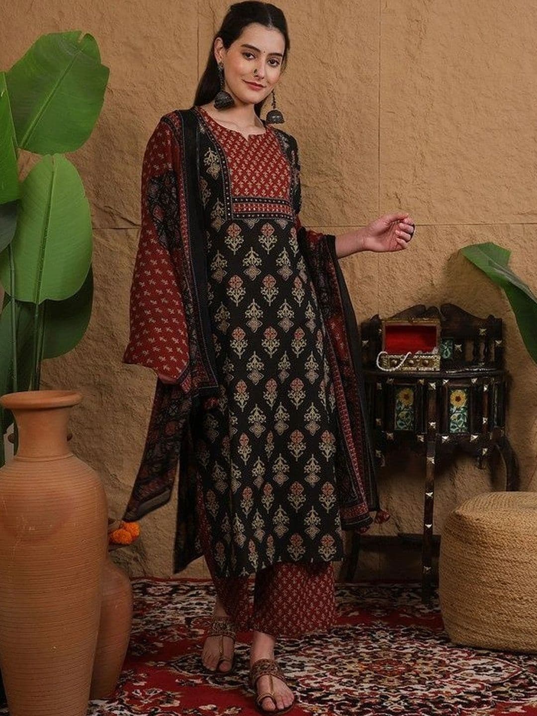 HANDICRAFT VASTRA Women Ethnic Motifs Printed Regular Kurta with Palazzos & With Dupatta thumbnail 2