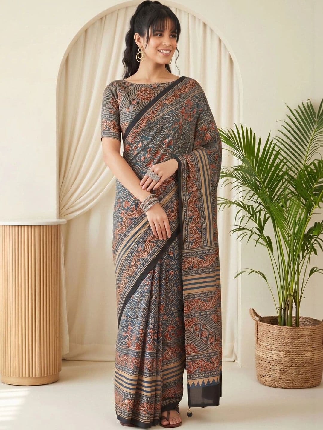 Saree mall Kalamkari Silk Blend Designer Block Print Sarees thumbnail 3