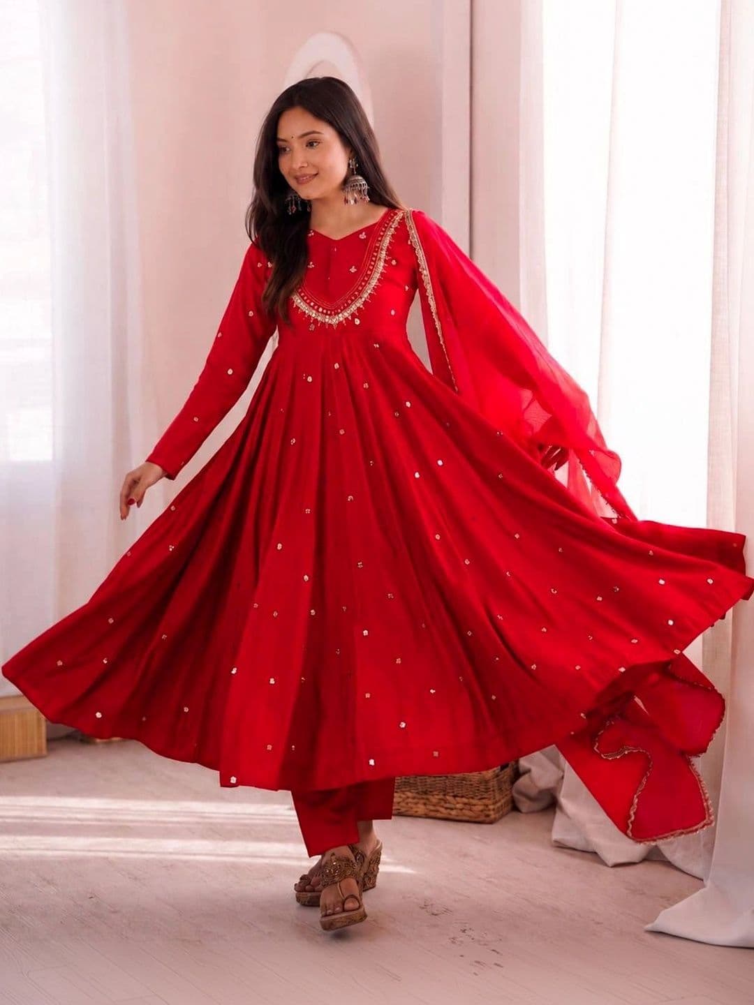 VASTRABELLA Women Regular Gotta Patti Kurta with Trousers & With Dupatta thumbnail 6