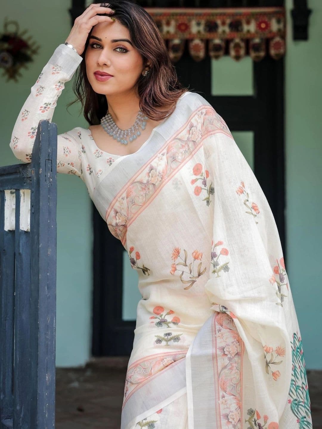 HOUSE OF PRANSHI Floral Linen Blend Jamdani Saree thumbnail 3