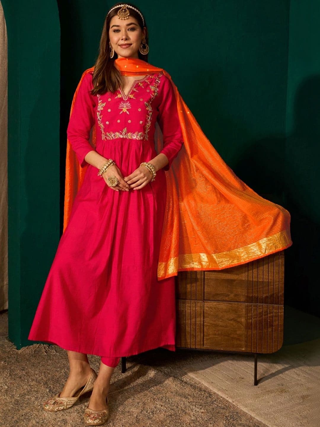 SMITSAREE Women Ethnic Motifs Embroidered Empire Thread Work Kurta with Trousers & With Dupatta thumbnail 3
