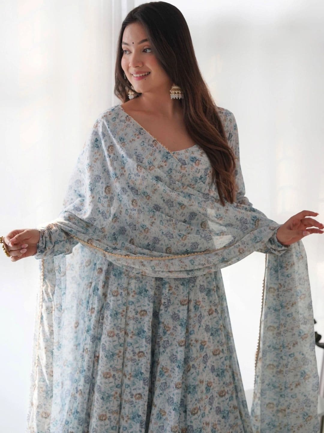 VASTRABELLA Women Floral Printed Regular Kurta with Trousers & With Dupatta thumbnail 5