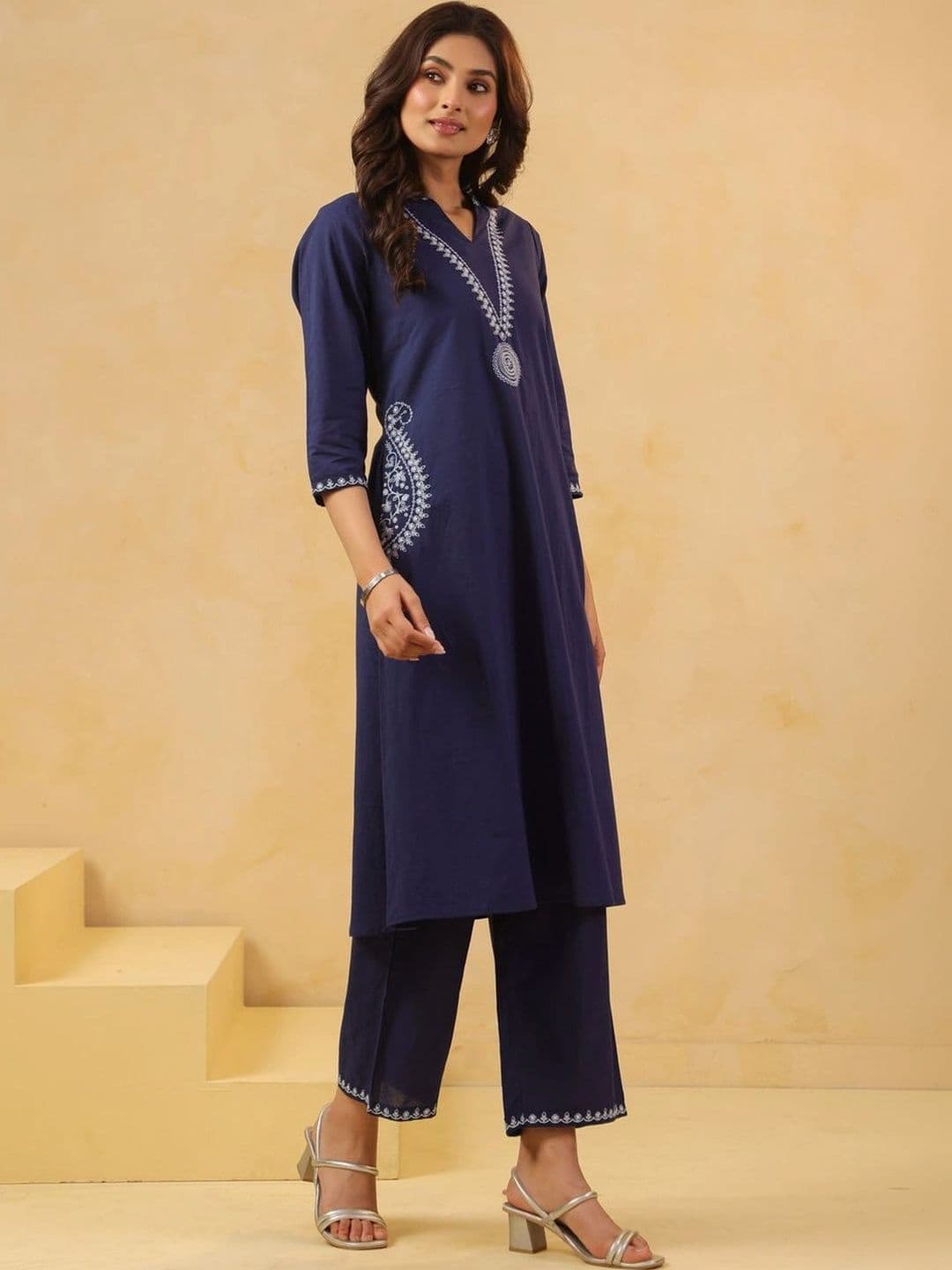 SAVI Women Ethnic Motifs Embroidered Regular Thread Work Pure Cotton Kurta with Trousers thumbnail 4