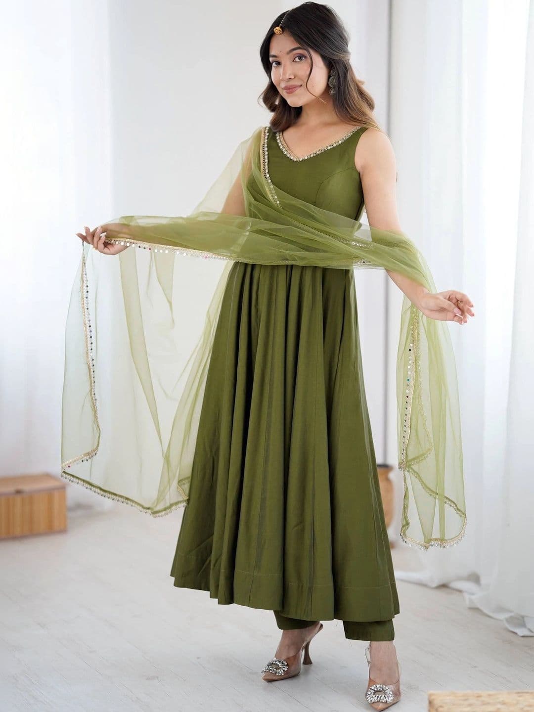VASTRABELLA Women Empire Gotta Patti Chanderi Silk Kurta with Trousers & With Dupatta thumbnail 3