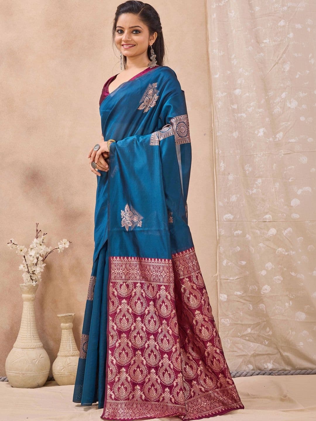HERE&NOW Woven Design Zari Art Silk Saree thumbnail 2