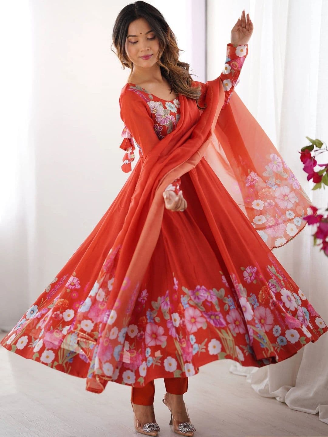 VASTRABELLA Women Floral Printed Regular Kurta with Trousers & With Dupatta thumbnail 2