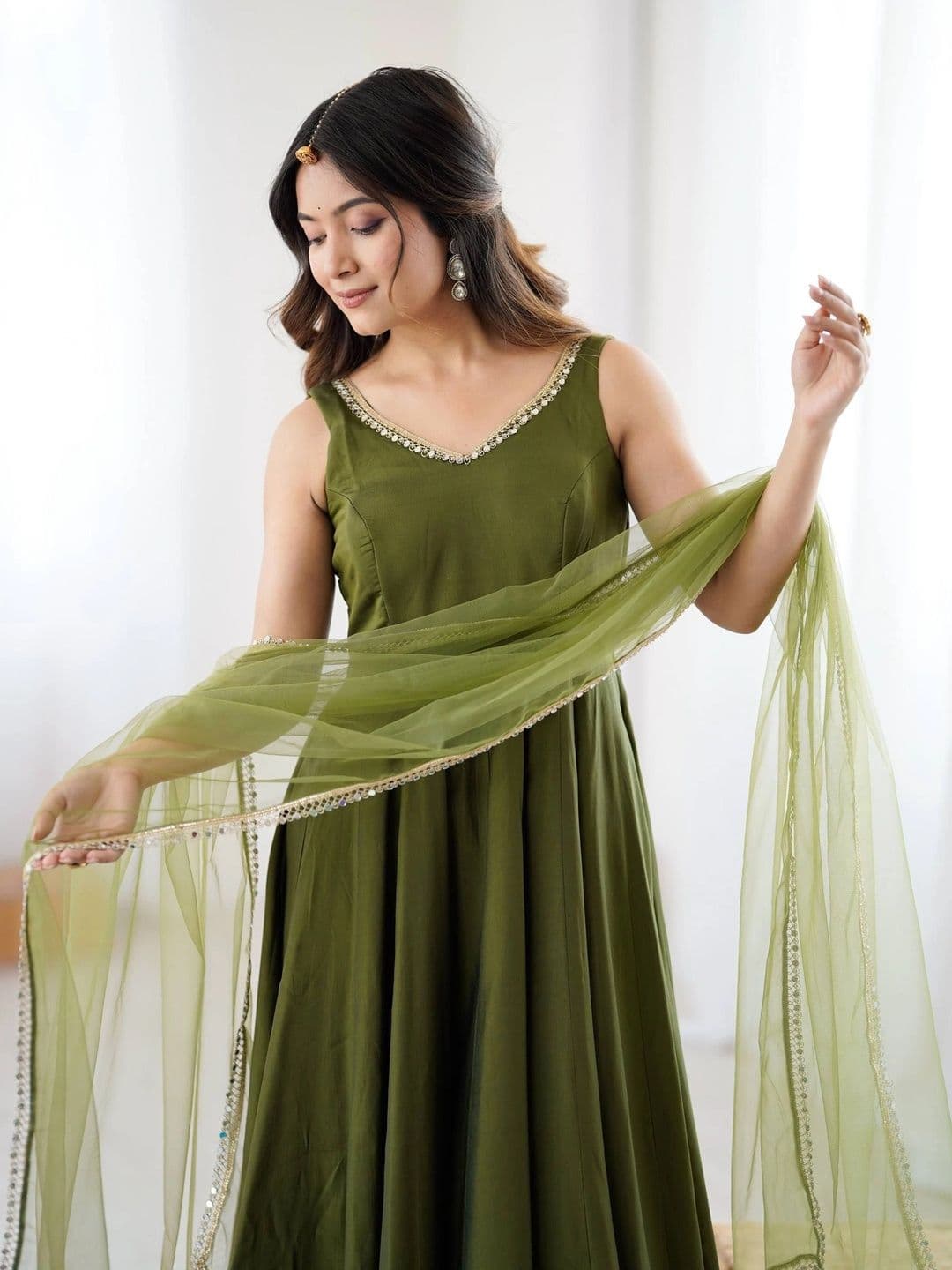 VASTRABELLA Women Empire Gotta Patti Chanderi Silk Kurta with Trousers & With Dupatta thumbnail 6