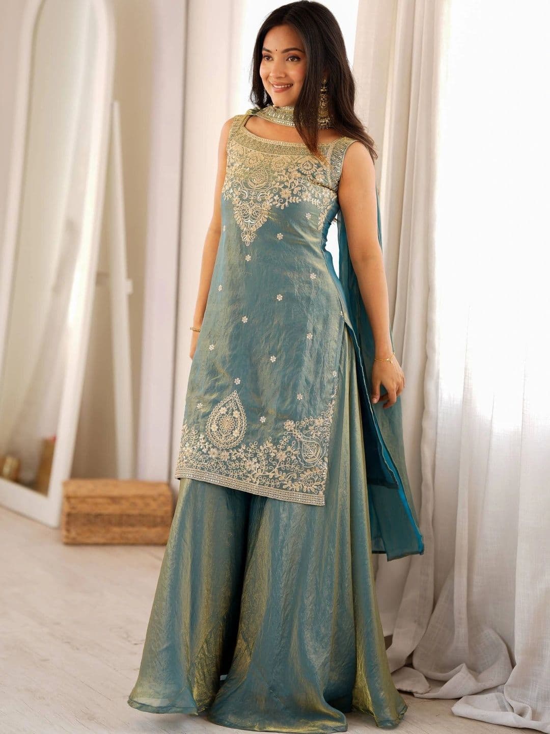 VASTRABELLA Women Ethnic Motifs Embroidered Regular Thread Work Kurta with Sharara & With Dupatta thumbnail 3