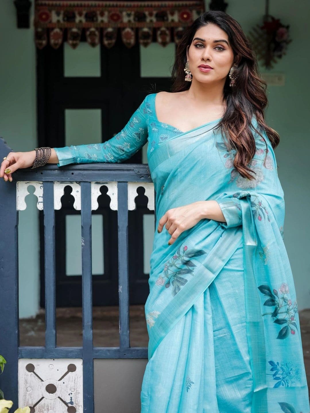 HOUSE OF PRANSHI Floral Linen Blend Jamdani Saree - view 1
