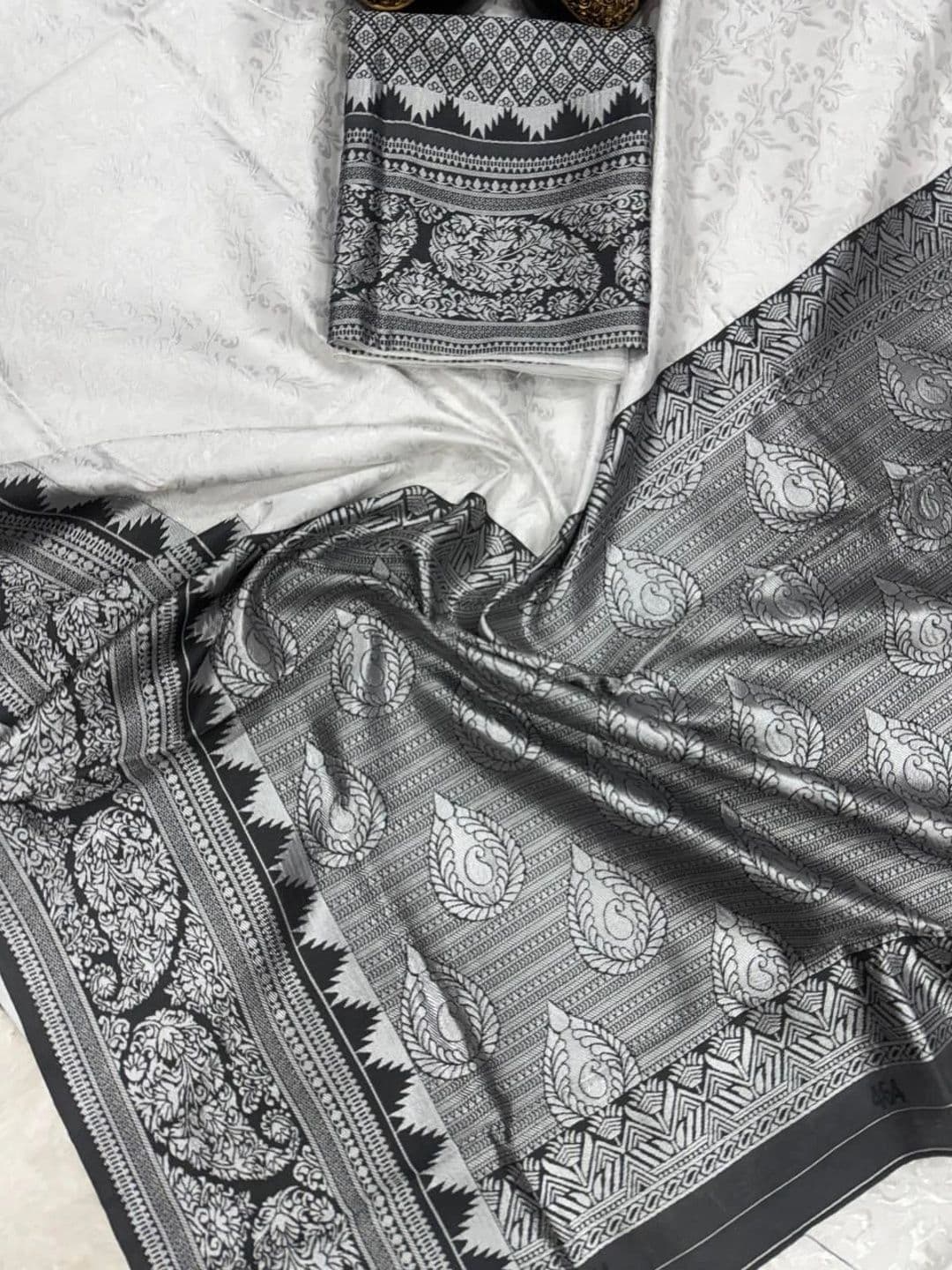 revika Woven Design Zari Art Silk Designer Kanjeevaram Saree thumbnail 5