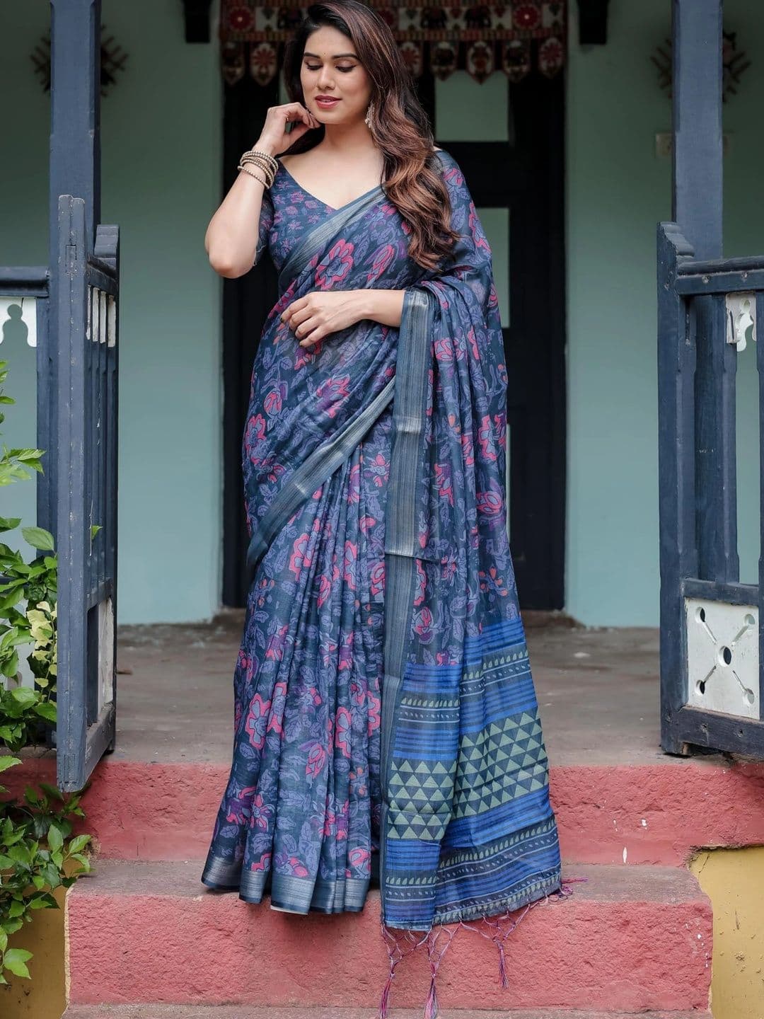 HOUSE OF PRANSHI Floral Linen Blend Jamdani Saree thumbnail 2