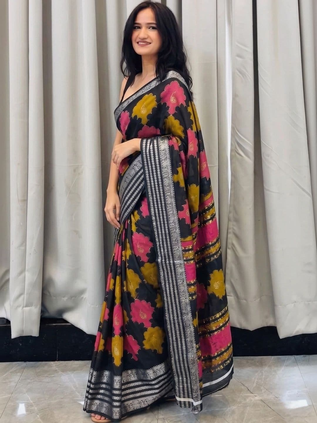 Owee Floral Zari Silk Blend Designer Saree thumbnail 4