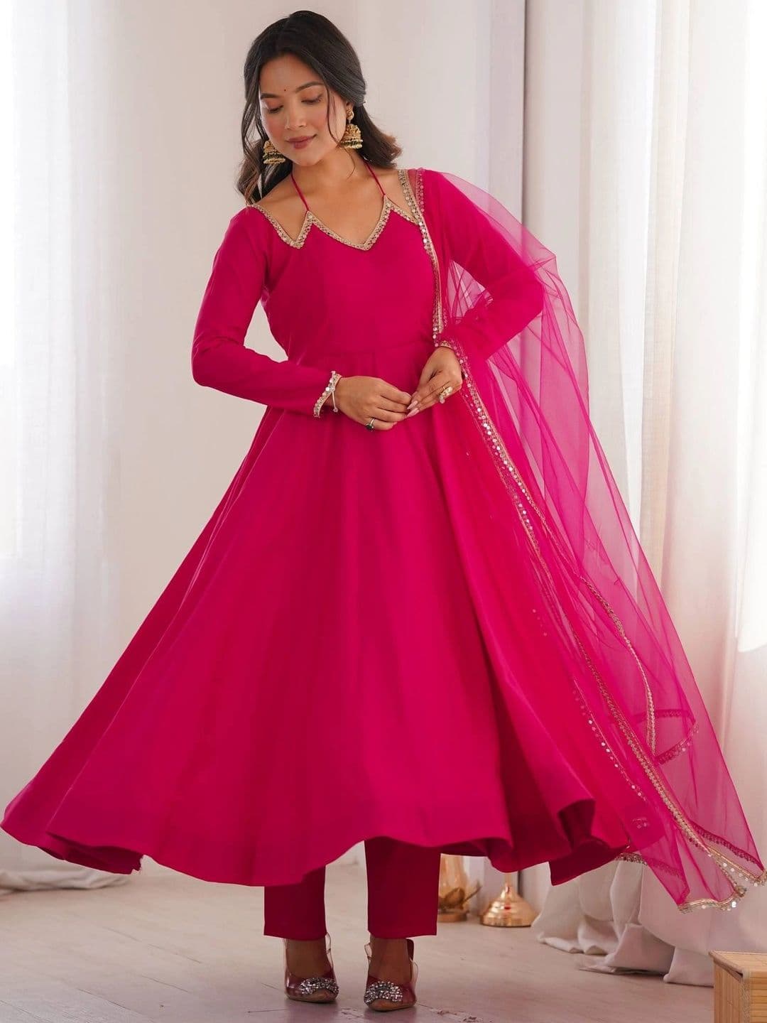 VASTRABELLA Women Regular Gotta Patti Chanderi Silk Kurta with Trousers & With Dupatta thumbnail 2
