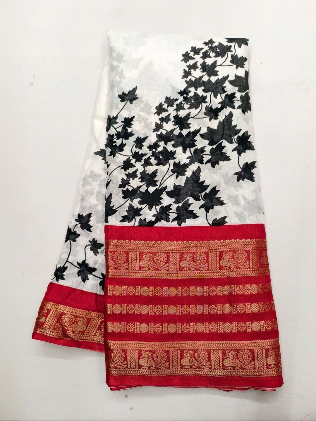 Owee Floral Zari Silk Blend Designer Saree thumbnail 3