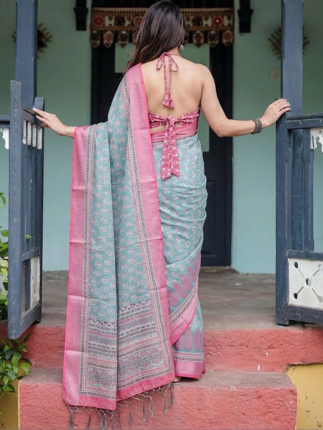HOUSE OF PRANSHI Floral Linen Blend Jamdani Saree thumbnail 2