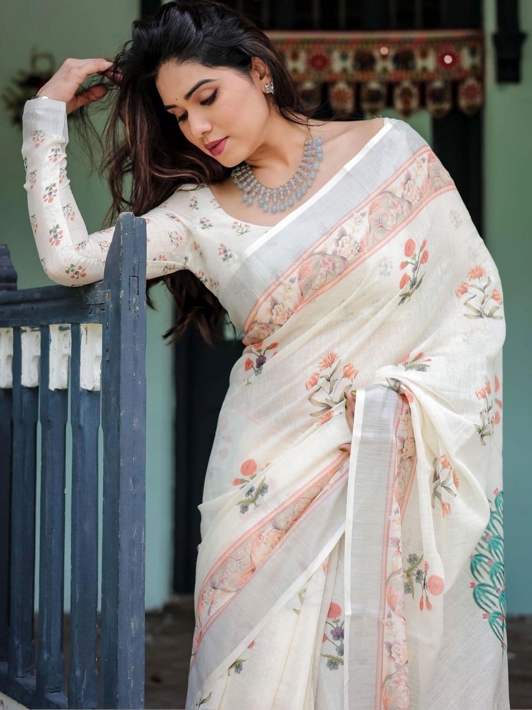 HOUSE OF PRANSHI Floral Linen Blend Jamdani Saree thumbnail 4