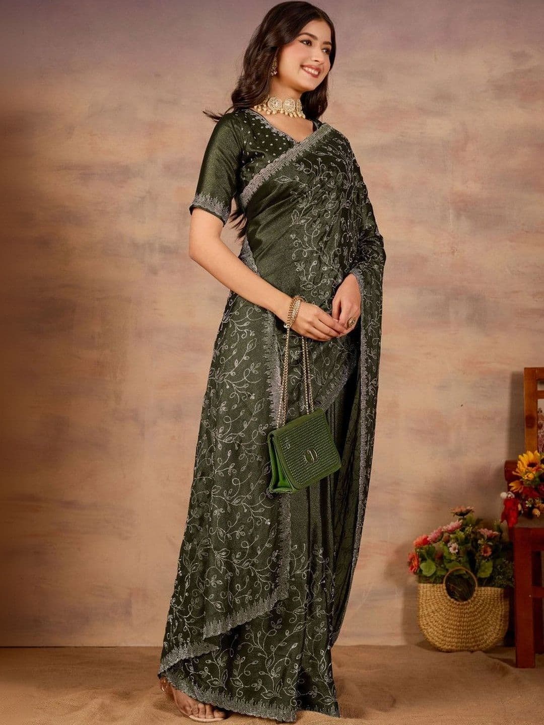 Looootnest Embroidered Pure Georgette Saree thumbnail 3