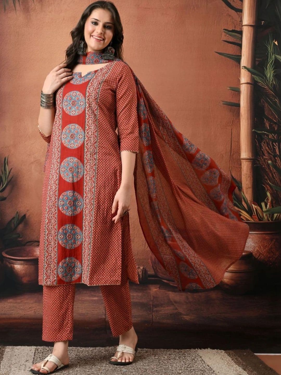 Encourage Women Ethnic Motifs Printed Regular Pure Cotton Kurta with Trousers & With Dupatta thumbnail 2