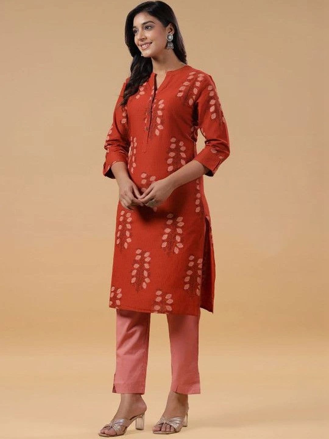 SAVI Women Ethnic Motifs Printed Regular Pure Cotton Kurta with Trousers thumbnail 2