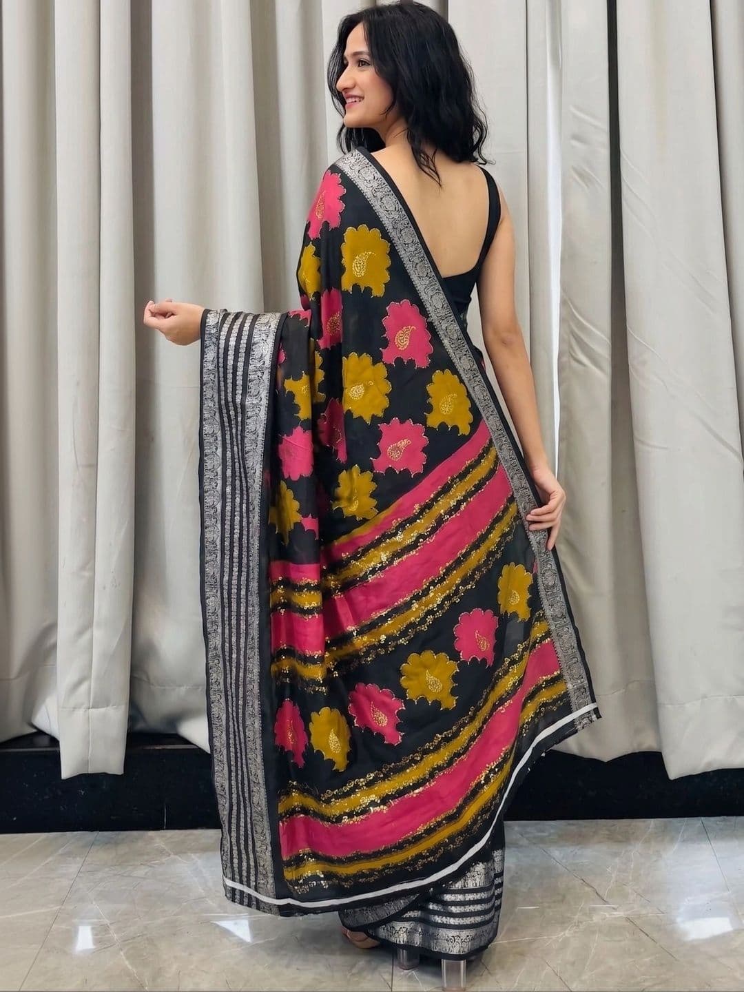Owee Floral Zari Silk Blend Designer Saree thumbnail 2