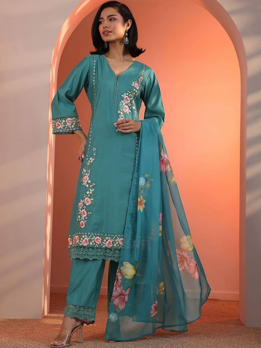 Libas Women Floral Embroidered Regular Kurta with Trousers & With Dupatta thumbnail 6