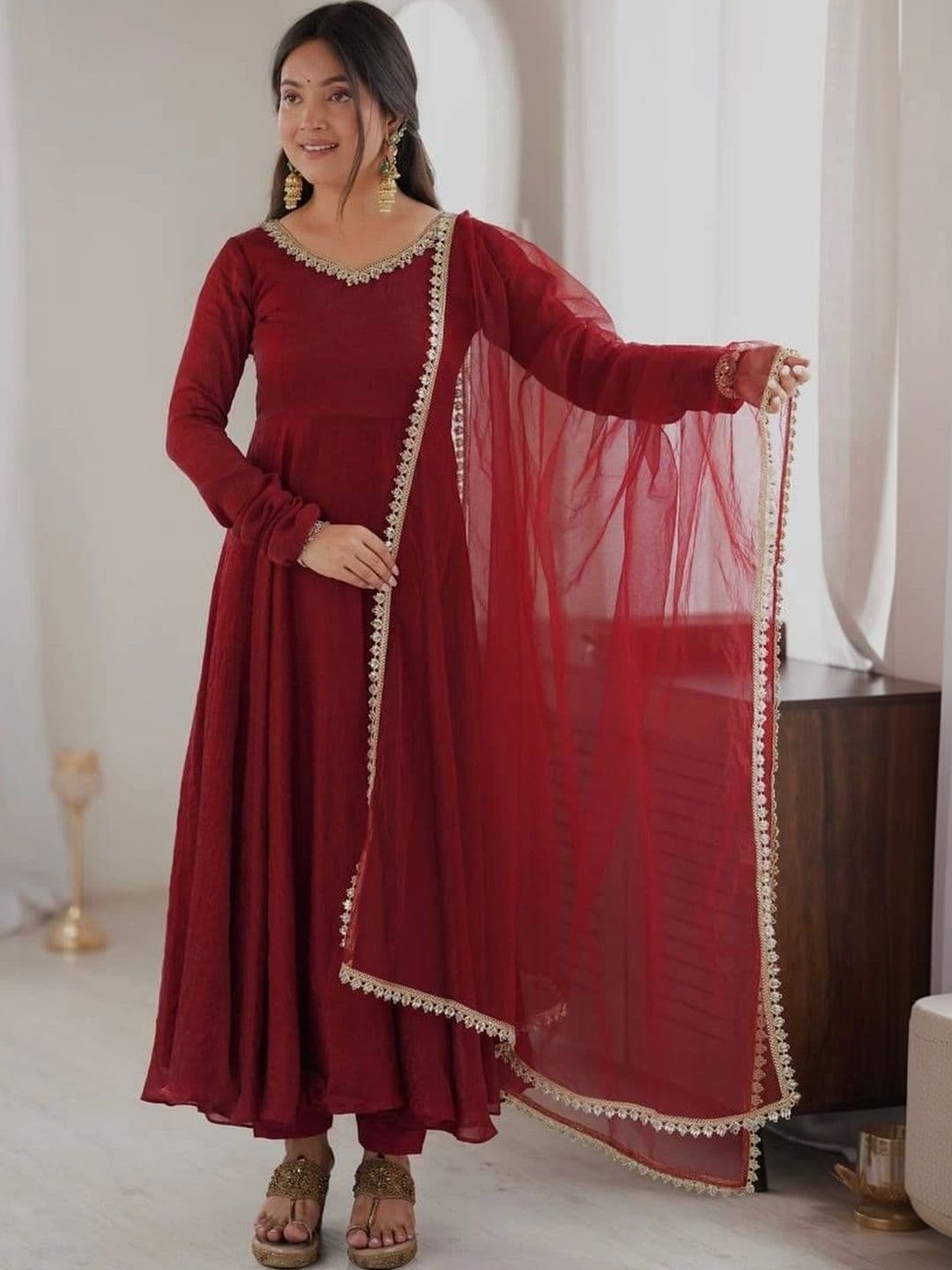 VASTRABELLA Women Empire Gotta Patti Pure Silk Kurta with Trousers & With Dupatta thumbnail 6