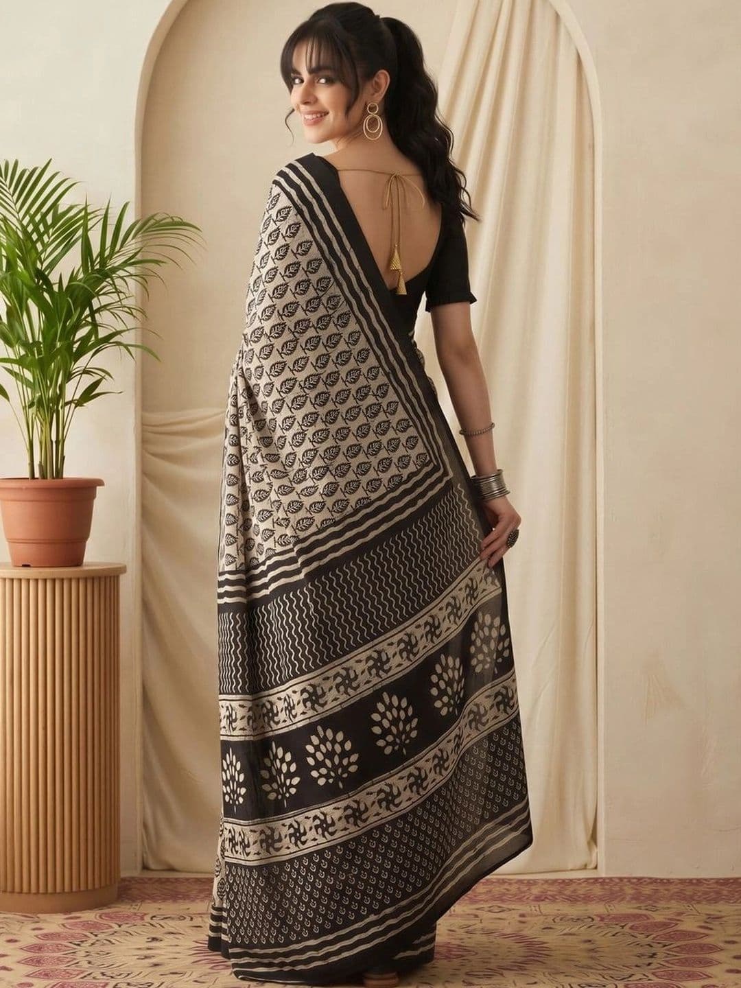 Saree mall Batik Silk Blend Designer Dabu Sarees thumbnail 4