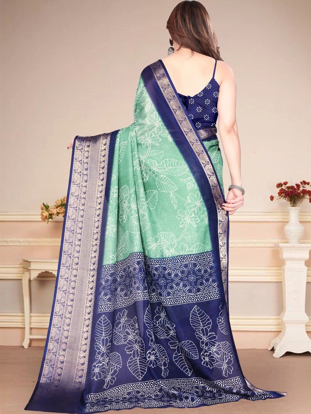 Owee Floral Zari Silk Blend Designer Saree thumbnail 3
