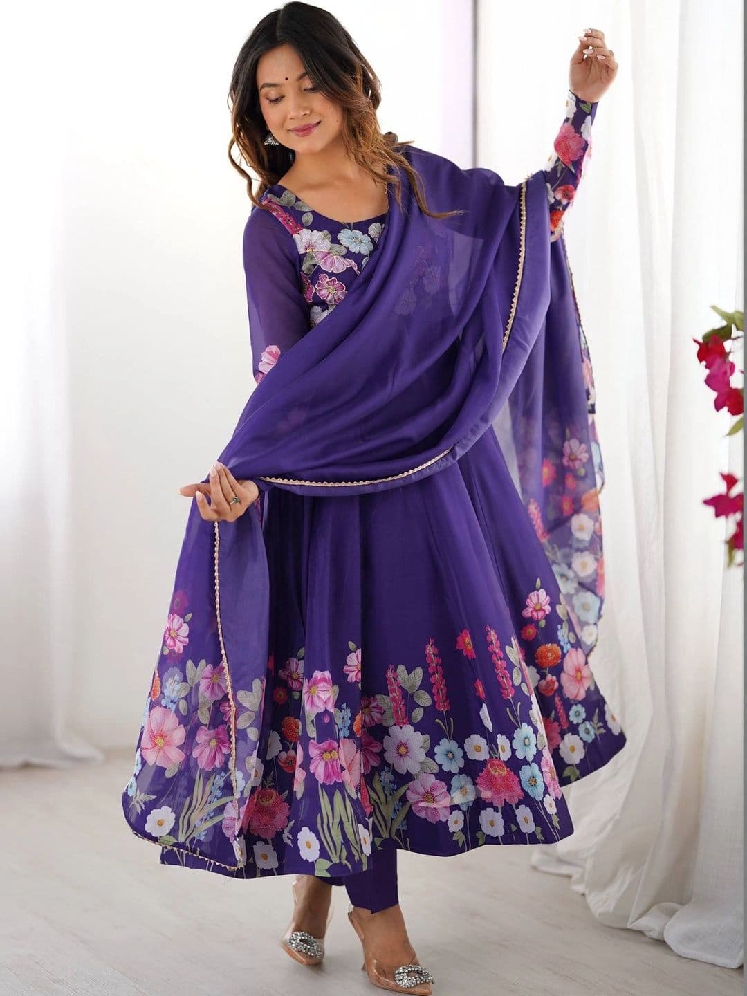 VASTRABELLA Women Floral Printed Regular Kurta with Trousers & With Dupatta thumbnail 5