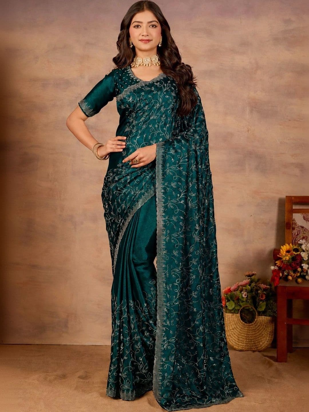 Looootnest Embroidered Pure Georgette Saree thumbnail 3
